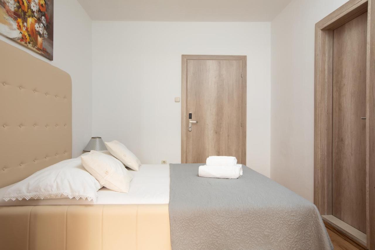 Apartments Petrovic Makarska Ngoại thất bức ảnh