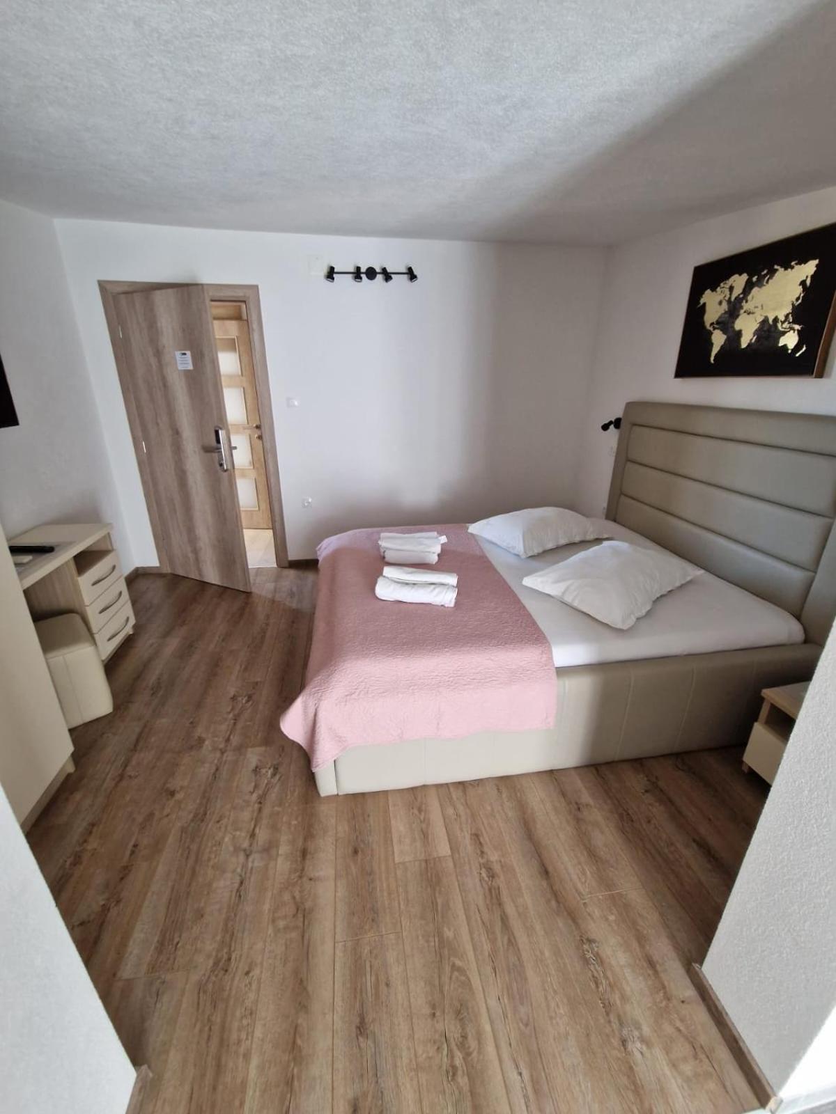 Apartments Petrovic Makarska Ngoại thất bức ảnh