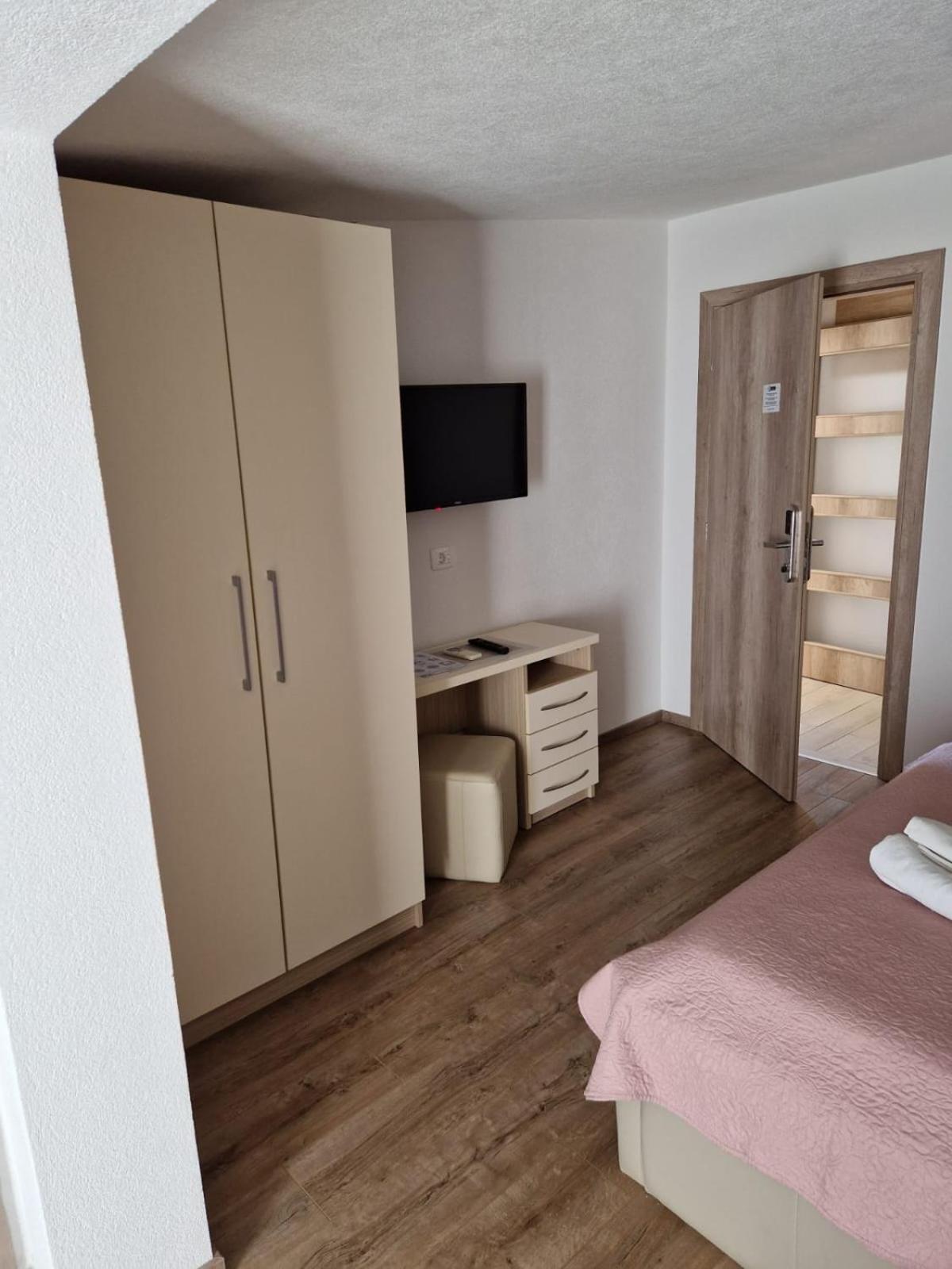 Apartments Petrovic Makarska Ngoại thất bức ảnh