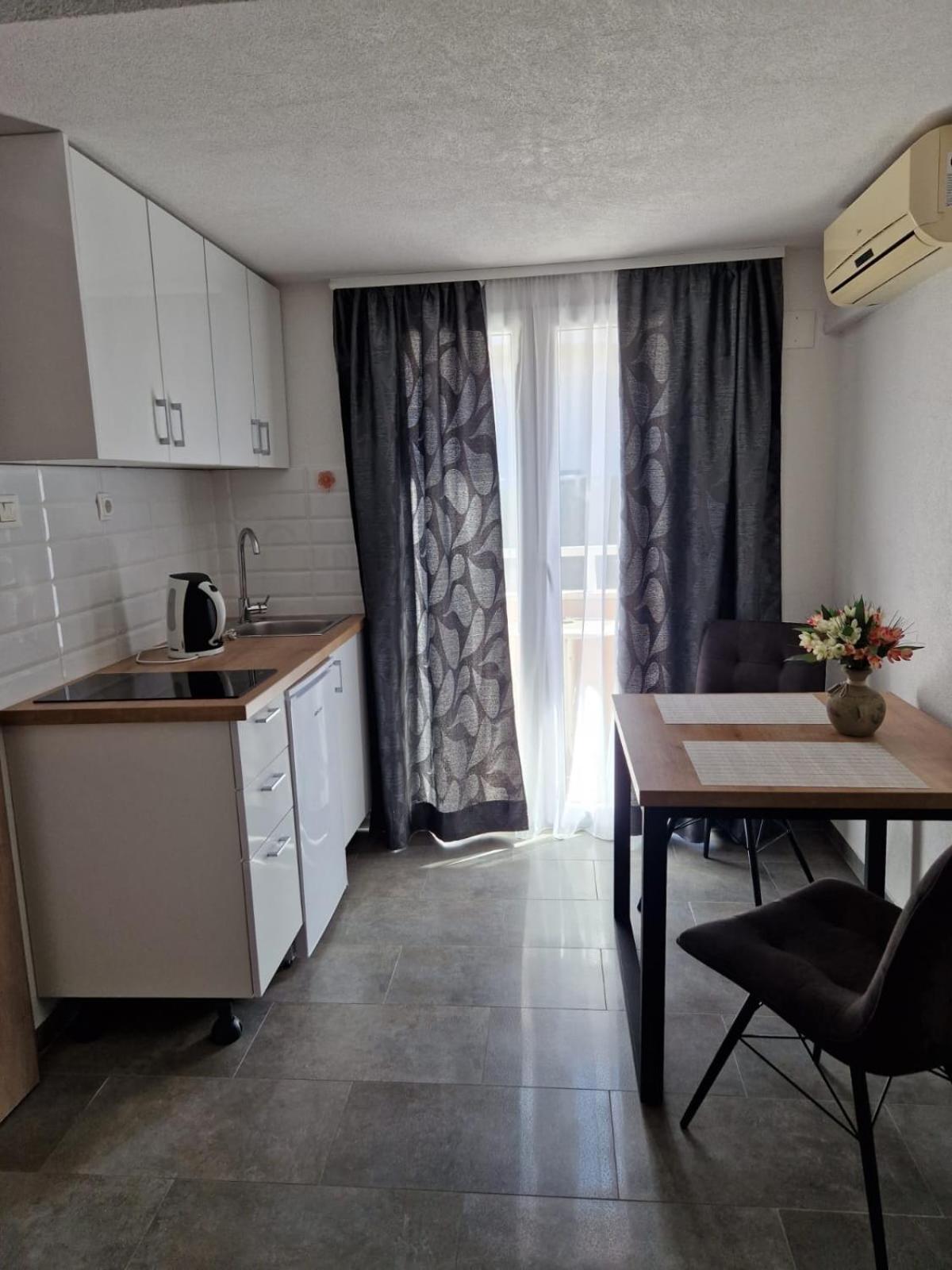 Apartments Petrovic Makarska Ngoại thất bức ảnh